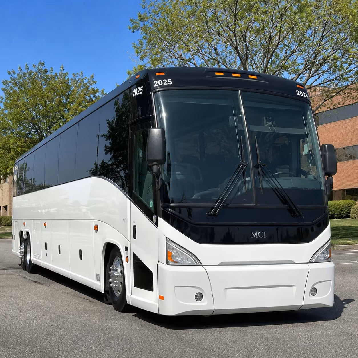 choose the right bus for your montgomery concert group party bus minibus or charter bus